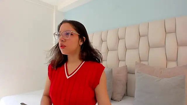 Snapshot of vayra_moon chatting on July 10, 2026, 4:42 pm vayra moon online show from July 10, 2026, 4:42 pm