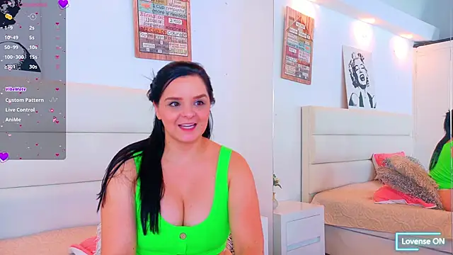 Isabellaa Reyes online show from May 19, 2026, 12:55 pm