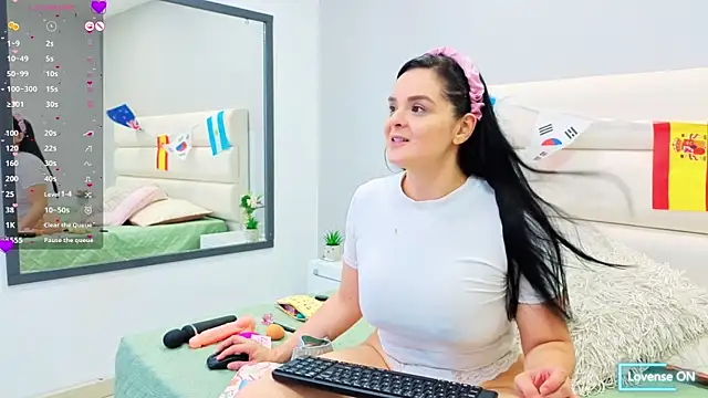 Isabellaa Reyes online show from June 22, 2026, 12:13 pm