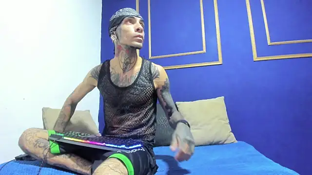 Demon Rose  online show from April 26, 2026, 3:37 am