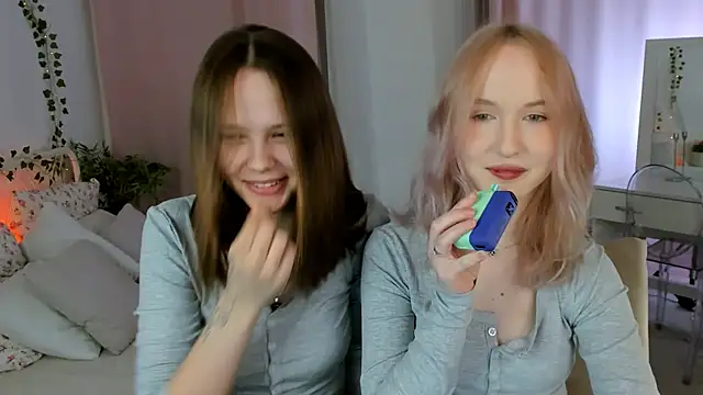 lisaluve online show from April 25, 2026, 9:23 pm