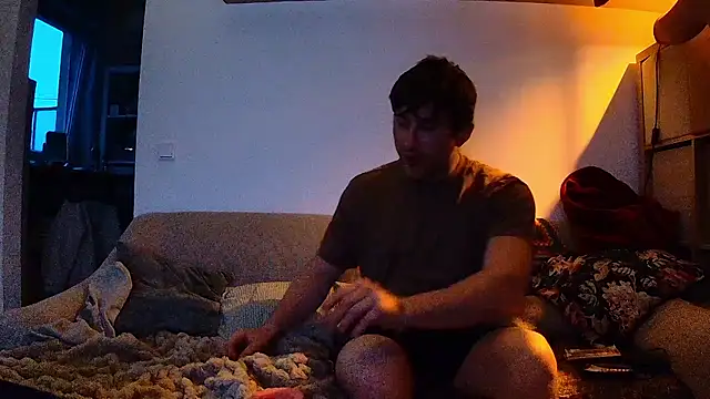 Goldensummar online show from April 26, 2026, 6:27 pm