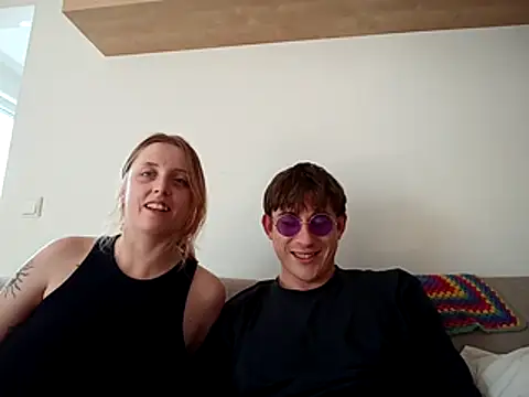 Goldensummar online show from April 28, 2026, 1:49 pm