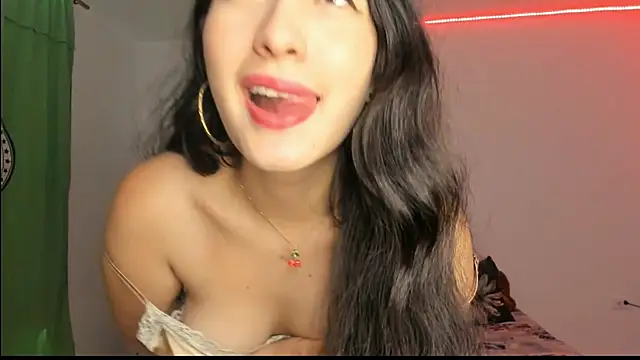 Snapshot of lolacute69_ chatting on June 26, 2026, 4:22 pm lolacute69 online show from June 26, 2026, 4:22 pm
