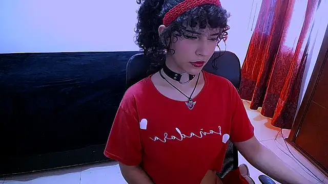 Snapshot of Nyxxei chatting on May 12, 2026, 8:28 pm Nyxxei online show from May 12, 2026, 8:28 pm