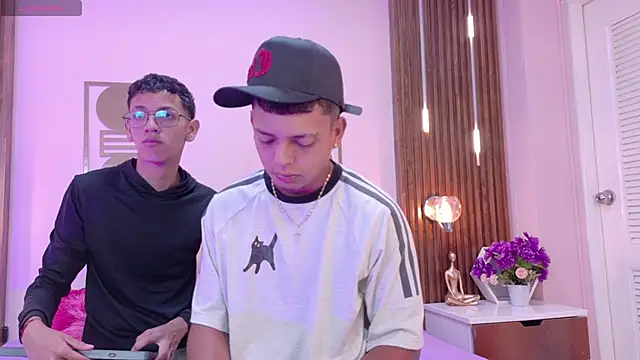 Dante-Axel online show from April 28, 2026, 12:21 pm