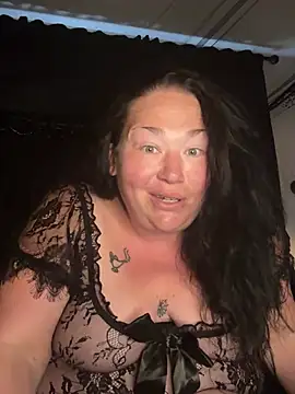 Snapshot of chelledark chatting on June 10, 2026, 5:12 pm chelledark online show from June 10, 2026, 5:12 pm