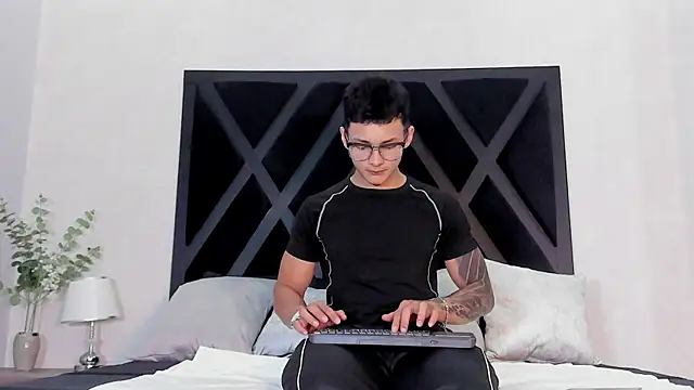 Snapshot of Alan_Salazar chatting on May 19, 2026, 6:03 pm Alan Salazar online show from May 19, 2026, 6:03 pm
