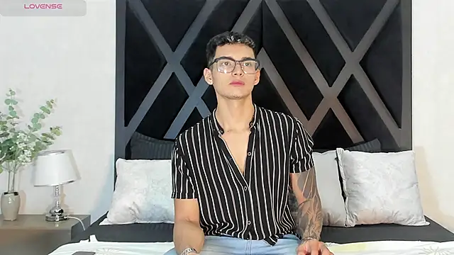 Snapshot of Alan_Salazar chatting on May 22, 2026, 5:40 pm Alan Salazar online show from May 22, 2026, 5:40 pm