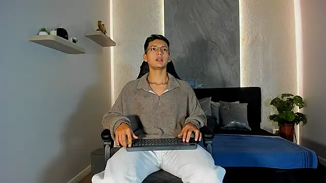 Snapshot of Alan_Salazar chatting on May 24, 2026, 2:22 pm Alan Salazar online show from May 24, 2026, 2:22 pm