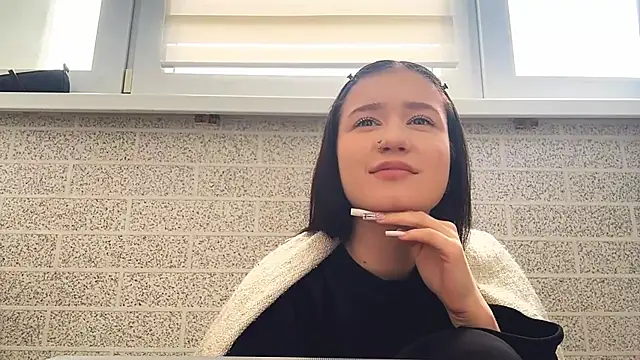 ReneeBossi online show from April 27, 2026, 10:13 am