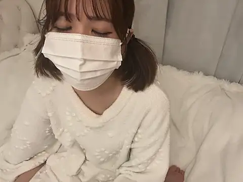 hiyo vv  online show from April 24, 2026, 11:18 pm