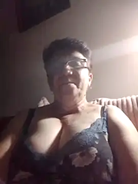 KetQueen101 online show from June 19, 2026, 8:23 pm