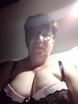 KetQueen101 online show from June 20, 2026, 9:06 pm