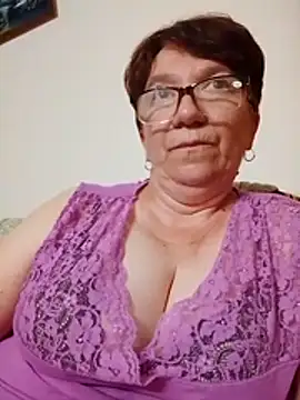 KetQueen101 online show from July 6, 2026, 8:44 pm