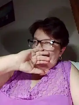 KetQueen101 online show from July 16, 2026, 8:37 pm