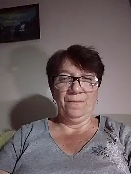 KetQueen101 online show from August 4, 2026, 8:22 pm