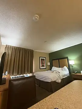 Strawberry256123 online show from April 25, 2026, 8:28 pm