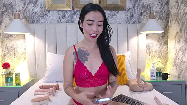 Snapshot of Sophie_Vega chatting on June 10, 2026, 3:29 am Sophie Vega online show from June 10, 2026, 3:29 am
