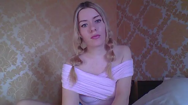 Snapshot of Softy_Aura_ chatting on May 14, 2026, 11:39 am Softy Aura online show from May 14, 2026, 11:39 am