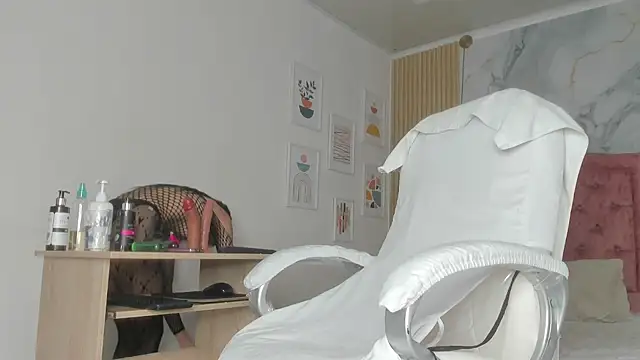 scarletmilzx online show from June 26, 2026, 1:04 pm