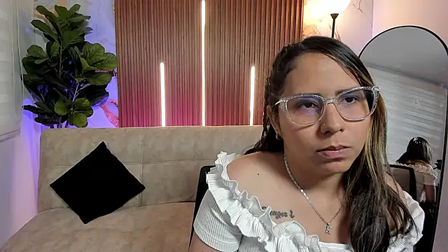 Sharon rhodes  online show from April 26, 2026, 2:15 pm