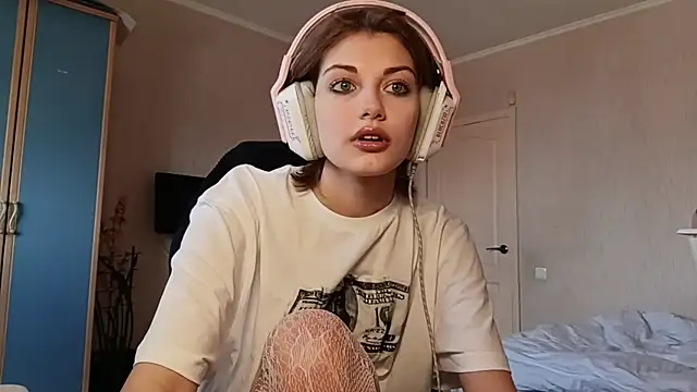 LinaFlamie online show from April 25, 2026, 10:29 am