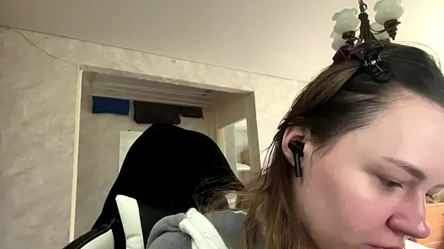 LeslySerna online show from April 27, 2026, 7:28 am