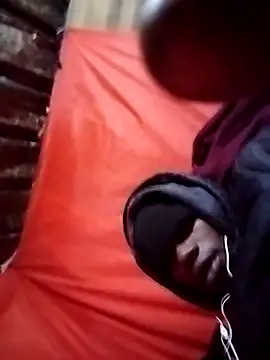 Ingass89l online show from April 28, 2026, 11:43 pm