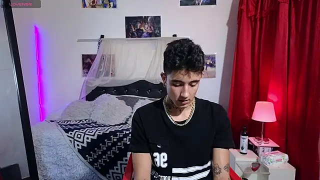 charles carterxxx online show from April 30, 2026, 2:29 am