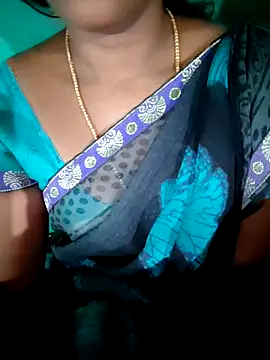 Snapshot of Tamil_Hot_HoneyBee chatting on May 4, 2026, 2:02 pm Tamil Hot HoneyBee online show from May 4, 2026, 2:02 pm