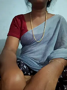 Snapshot of Tamil_Hot_HoneyBee chatting on July 5, 2026, 4:19 am Tamil Hot HoneyBee online show from July 5, 2026, 4:19 am