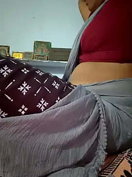 Snapshot of Tamil_Hot_HoneyBee chatting on July 15, 2026, 6:13 pm Tamil Hot HoneyBee online show from July 15, 2026, 6:13 pm