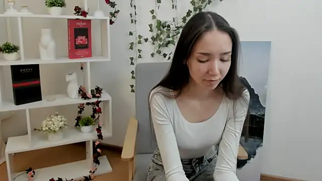 FlorineBuskey online show from April 26, 2026, 7:06 am