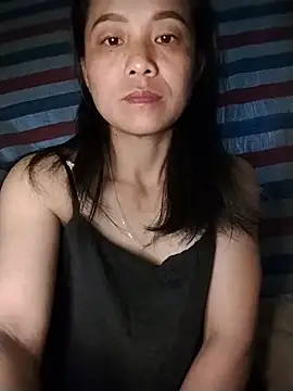 Snapshot of Onie116 chatting on May 9, 2026, 11:10 pm Onie116 online show from May 9, 2026, 11:10 pm