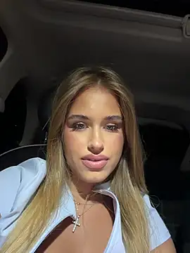 Snapshot of jessicablondexxx chatting on August 3, 2026, 9:29 pm jessicablondexxx online show from August 3, 2026, 9:29 pm