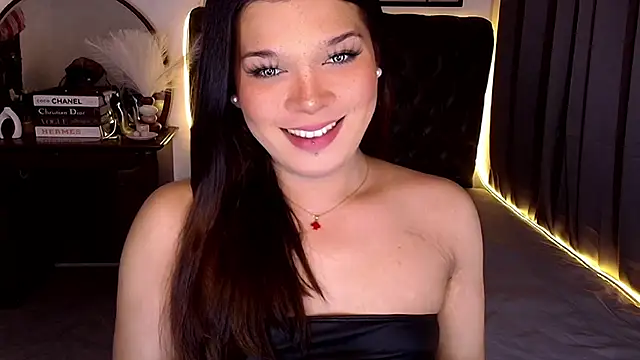 Snapshot of Empress_Candice chatting on May 20, 2026, 1:06 pm Empress Candice online show from May 20, 2026, 1:06 pm