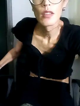 DelicadaSeduz online show from April 27, 2026, 1:14 am