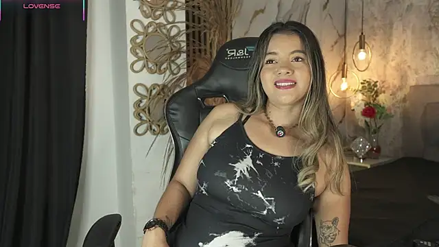 Snapshot of Leidy_2026 chatting on May 15, 2026, 12:56 pm Leidy 2026 online show from May 15, 2026, 12:56 pm