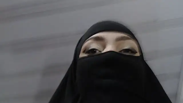 Snapshot of nadia__abaud chatting on June 6, 2026, 5:56 am nadia abaud online show from June 6, 2026, 5:56 am