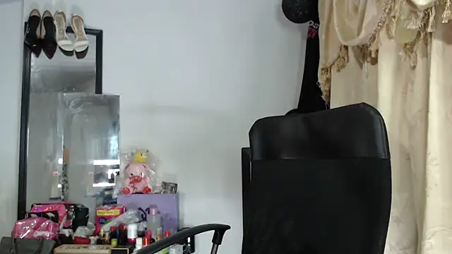 nadia  abaud online show from July 17, 2026, 1:12 am