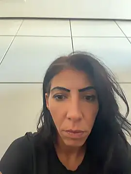Snapshot of Yasmiinee chatting on June 16, 2026, 12:19 pm Yasmiinee online show from June 16, 2026, 12:19 pm