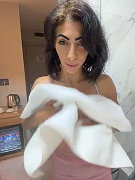 Snapshot of Yasmiinee chatting on June 26, 2026, 9:52 pm Yasmiinee online show from June 26, 2026, 9:52 pm