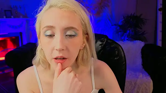 Elen Moore online show from April 28, 2026, 5:12 am