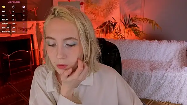 Elen Moore online show from April 30, 2026, 5:25 am