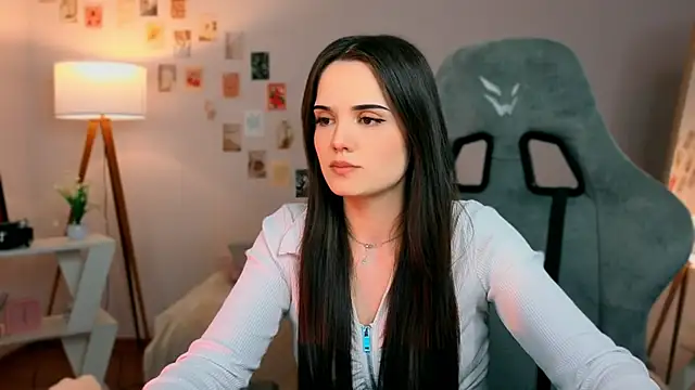 serenenov online show from April 26, 2026, 7:22 pm