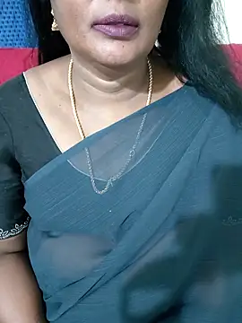 Snapshot of Sunitha-tamilponu chatting on June 13, 2026, 3:43 pm Sunitha-tamilponu online show from June 13, 2026, 3:43 pm