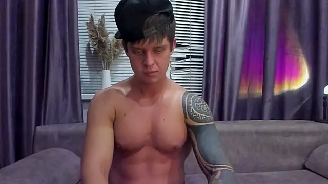 Snapshot of MarcoErra chatting on June 10, 2026, 5:01 pm MarcoErra online show from June 10, 2026, 5:01 pm