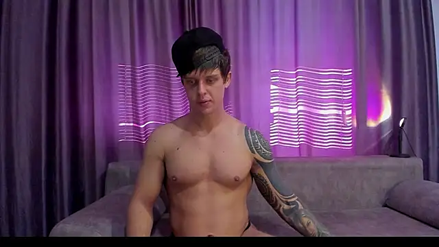 Snapshot of MarcoErra chatting on July 10, 2026, 1:43 am MarcoErra online show from July 10, 2026, 1:43 am