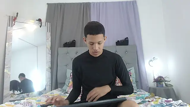 PhillipCox online show from June 8, 2026, 1:22 pm